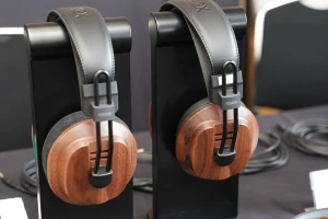 Наушники с полуоткрытой акустикой, Fostex
