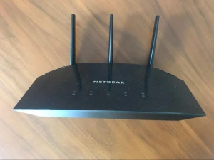 Маршрутизатор WiFi 6 с 4 потоками, NETGEAR