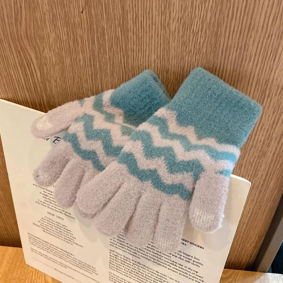 Warm Winter Gloves — Fittings, Outdoor Boutique