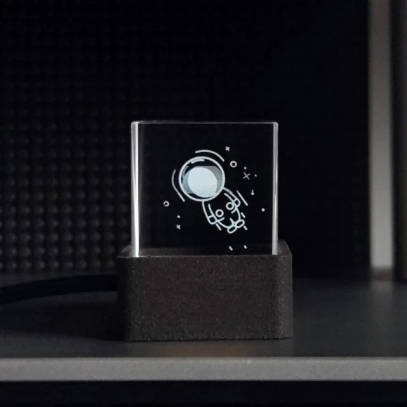 Holographic Photo Display Smart Weather Station Digital Clock with GIF Animations — Alarms & Clocks, ChouJay