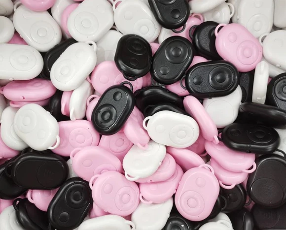 Smart Selfie Stick and Wireless Page Turner — Selfie Sticks, 16Double8