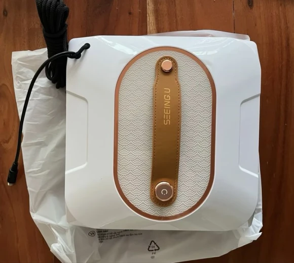 Window Cleaning Robot with Dual Water Spray — Window Cleaning Robot, SEEING.U