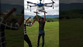 10 litres agriculture spraying drone hand landing 😎