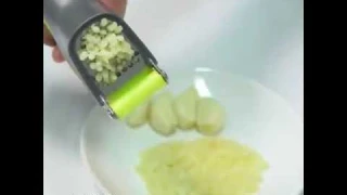 Top Seller 2022 Kitchen Gadget Eco-Friendly Easy Clean Stainless Steel Manual Garlic Press