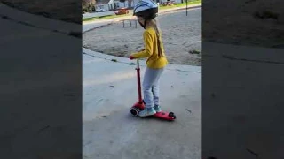 Riding 3 wheel Scooter  COOGHI Scooter  3-in-1 Kids 3 wheel Scooter with Flashing Wheels