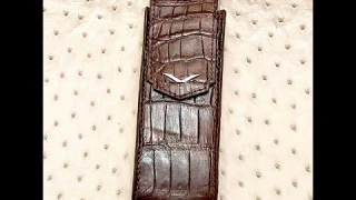 Чехол для телефона Vertu Signature S Design из кожи крокодила.