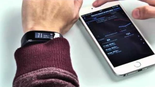 Фитнес-браслет Garmin vivosmart HR с дисплеем и сенсором сердечного ритма