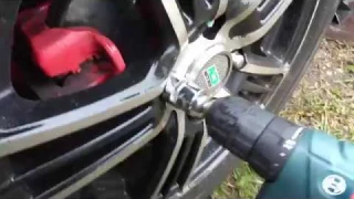 Откручивание колесных гаек на Solaris шуруповертом