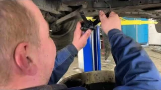Замена датчика давления масла и пыльника привода Фольксваген Кэдди