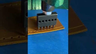 Рабочие моменты . Строчный пробойник на прессе. Работа с кожей #shorts #shortsvideo