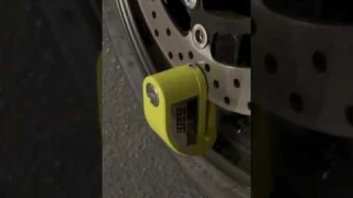 the best ANTI THEFT motorcycle locks I’m using: disc brake and chain lock both equipped with alert