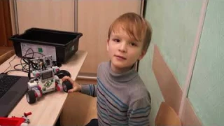 Робот на ручном управлении собран в LEGO  MINDSTORMS