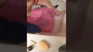 Lush Bath Bomb Chicken! Lots of fizz!