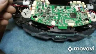 Redmond RV-R670 ошибка боковых щёток
