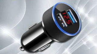 Автомобильное зарядное устройство с двумя USB -портами и ЖК-дисплеем (обзор).