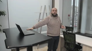 Насколько устойчив стол с регулировкой высоты?