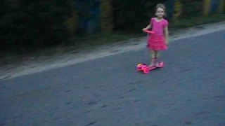 трёхколесный самокат с подсветкой колёс