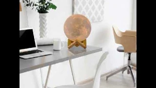 Светильник в виде луны в подарок от производителя