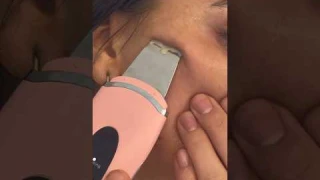 Use an Ultrasonic Facial Spatula With Me 💅