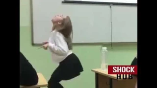 Девочка динозавр