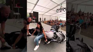 And You, How Would You Lift A BMW R 1250 GS? Criminel Rider #shorts #bmw