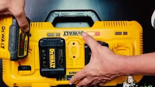 Универсальное зарядное устройство на 4 порта XR FLEXVOLT Li-lon  DEWALT DCB104.