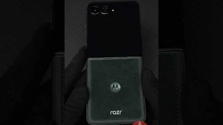 Moto Razr 60 Ultra — самая стильная раскладушка! Как вам алькантара в зеленом исполнении?