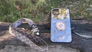 Чехол для iPhone с ремешком и держателем