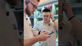 Переводчик с Искуственным интеллектом Timekettle w4pro. Не заменимая вещь. Работает очень быстро.