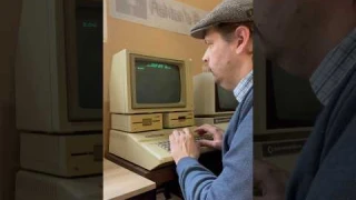 Retro Computer ASMR: Booting up Lemonade Stand on an apple//e #80s #retrogaming #nostalgia #asmr