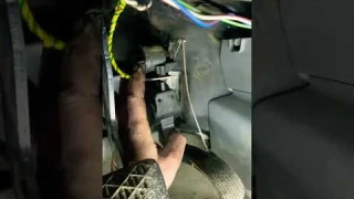 Лайфхак с педалью газа 🤣/Ребята могут