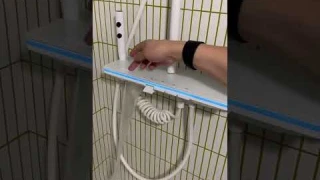 Смеситель с панелью терморегулятора.