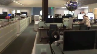 Стол для работы стоя и сидя в американском офисе