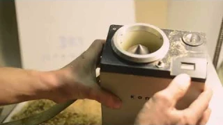 Измерение влажности  опилок прибором для зерна "Колос-1". Work of USSR Moisture meter "Colos-1"