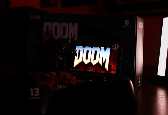 Doom теперь можно играть даже на коробке от игры. Да, серьёзно.