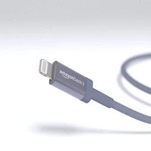 Кабель для зарядки USB-C — Lightning, сертифицированный MFi, с нейлоновой оплеткой, Amazon Basics