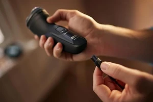 Электрическая бритва для влажного и сухого бритья с выдвижным триммером, Philips