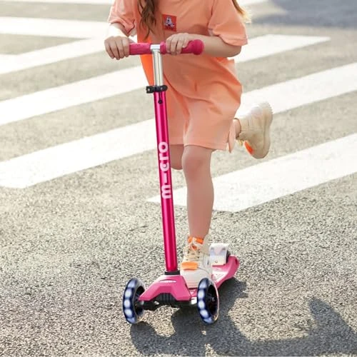 Maxi Deluxe LED Three-Wheeled Scooter with Light-Up Wheels for Kids, Micro