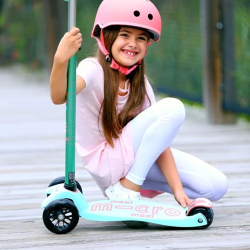 Maxi Deluxe LED Three-Wheeled Scooter with Light-Up Wheels for Kids, Micro