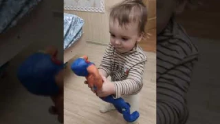 Слепил огромного Эльпримо из пластилина и теперь это любимая игрушка моего сына🐱#shorts