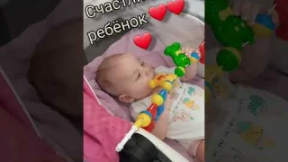 Из всех детей, только 4- ый играет в погремушки😍А как у Вас, малыши играли с погремушками?🎠