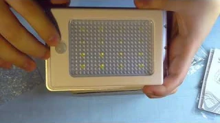 Уличный фонарь с солнечной панелью и датчиком движенья