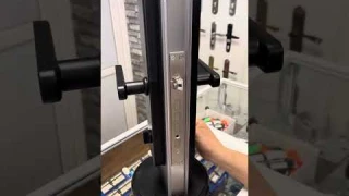 Биометрический замок на отпечатке, коде и картах, управление через приложение Tuya Smart.