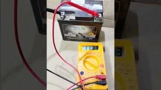 12 volt battery test with multimeter. #shorts