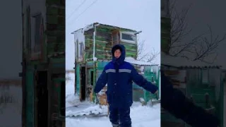 Школьник построил двухэтажный дом и уехал от родителей #shorts