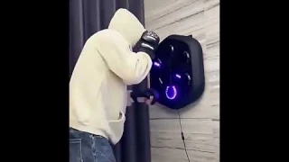 Боксерский тренажер для тренировки реакции с перчатками музыкой и LED подсветкой для бокса