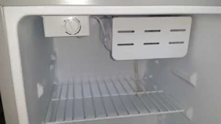 Краткий обзор Мини холодильник Бирюса м70