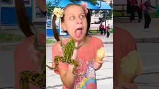 Лизнула лягушку 🤣 #shorts