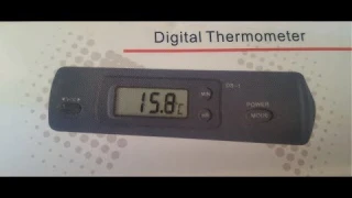 Автомобильный цифровой термометр с ЖК дисплеем и наружным датчиком.