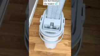 This clever mop and bucket makes cleaning the floor super easy 🤩✨ link in comments to shop